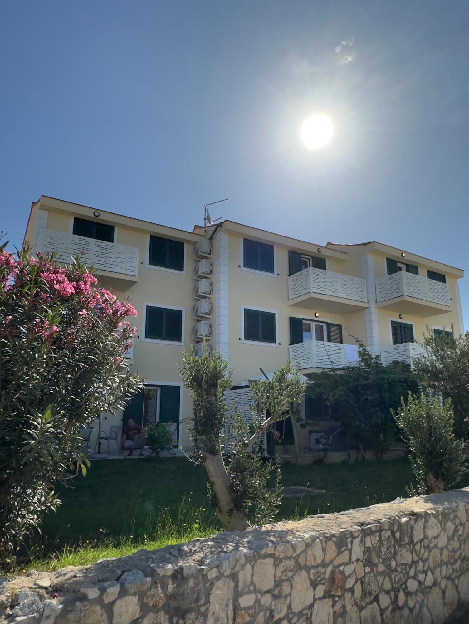 Apartmani Lovren Новалья Экстерьер фото
