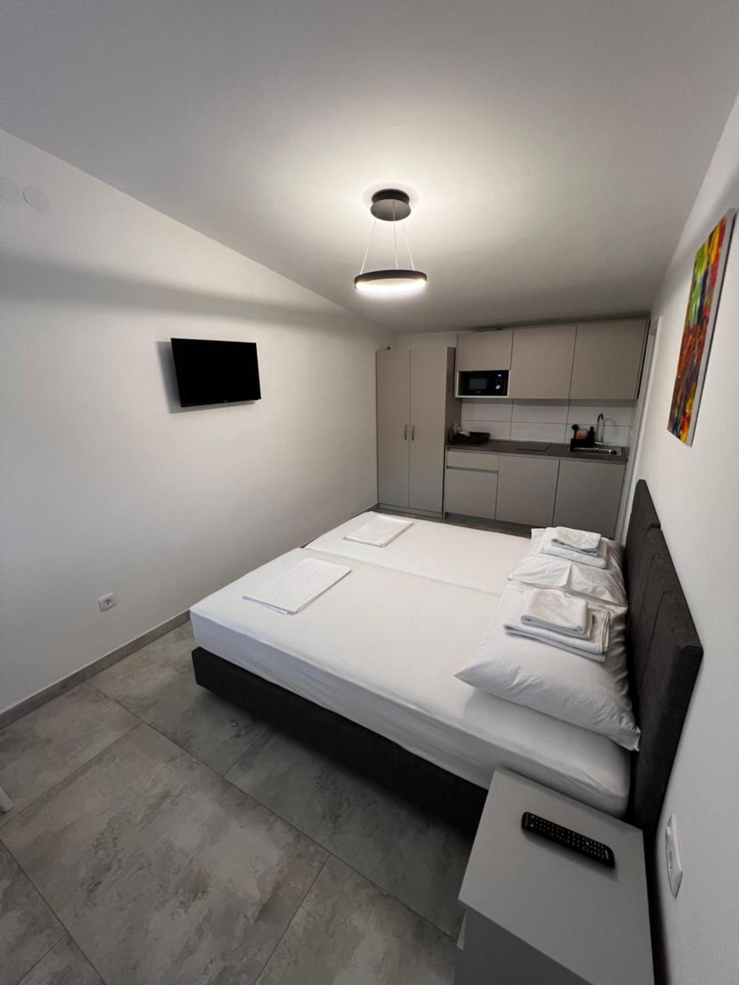 Apartmani Lovren Новалья Экстерьер фото